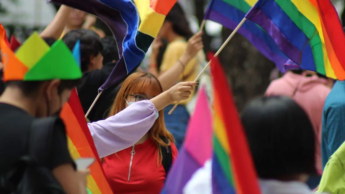 'Derechos iguales para todas las diversidades', exige comunidad LGBT+ en Marcha del Orgullo